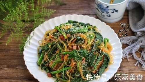 给菠菜粉丝来个“热”拌，酱香浓郁超好吃，一筷子下去就停不下来