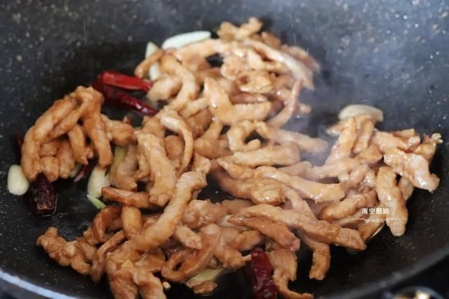 冬天碰到这菜我必买一大捆，鲜香下饭，还能杀菌防流感，要多吃