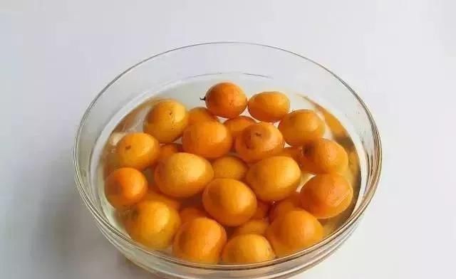 咳嗽最怕吃这果,加一把冰糖,三天两头吃一点,助你整冬不咳嗽!