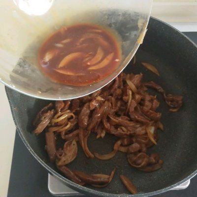 面团|#安佳马苏里拉芝士挑战赛#牛肉起司面包卷