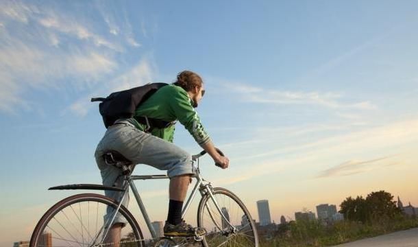 男人爱做的几件事，或许会让前列腺为难，尤其是这个年龄段的！