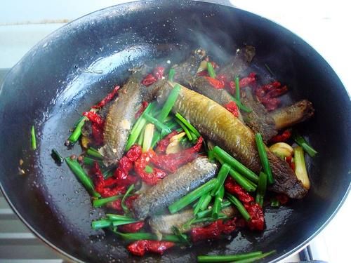 惊蛰了做泥鳅时，不能直接下锅，学会这一招，不腥不碎太香