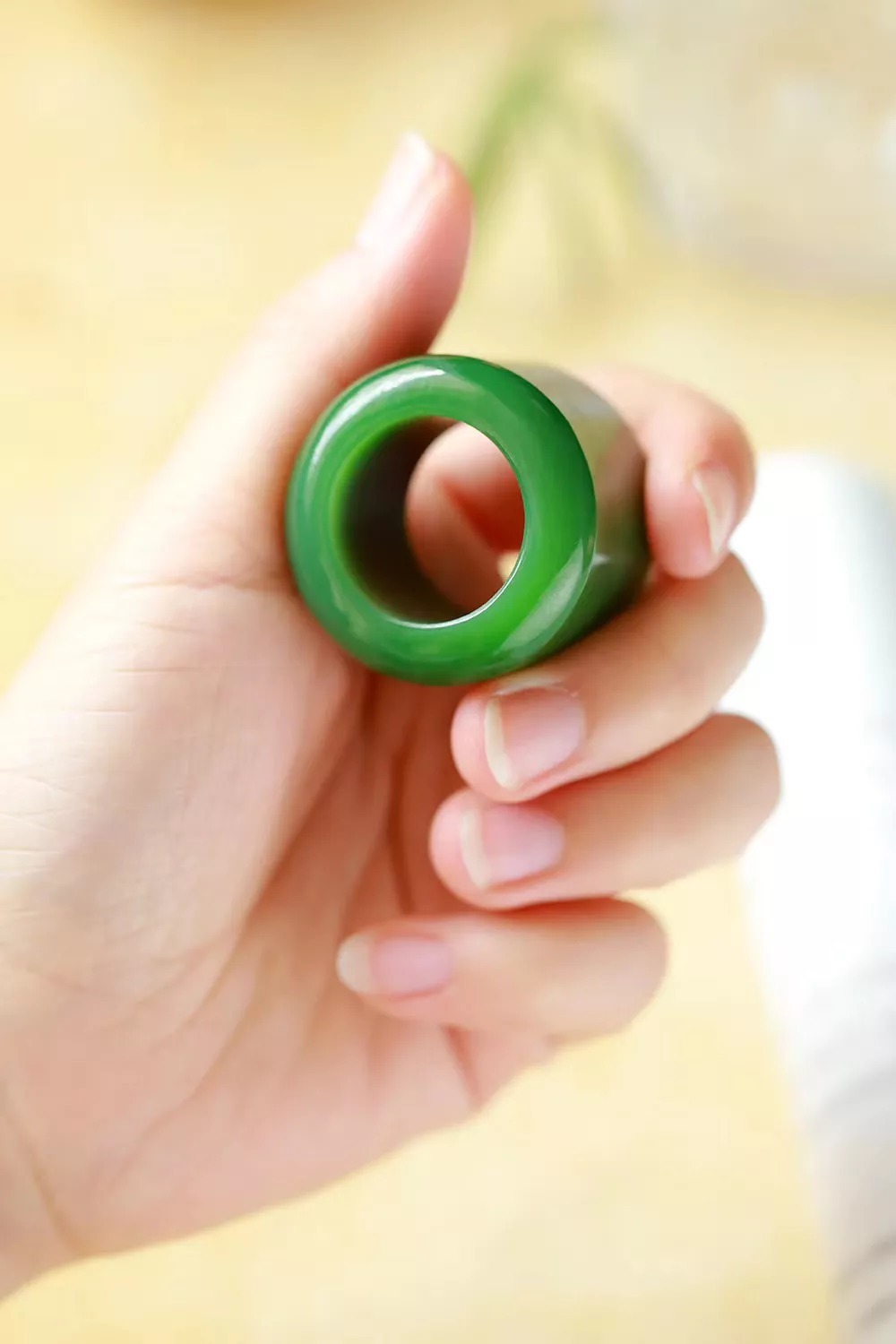 扳指 男人的手里，离不开这四件首饰