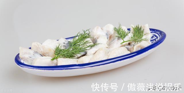 鱼肉|鱼片上浆的简单方法，4个关键步骤，鱼片鲜嫩且鱼肉不散