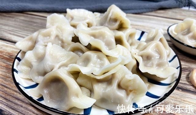牛肉饺子这样调馅太好吃了,再贵也要吃,做法简单味道鲜香,解馋