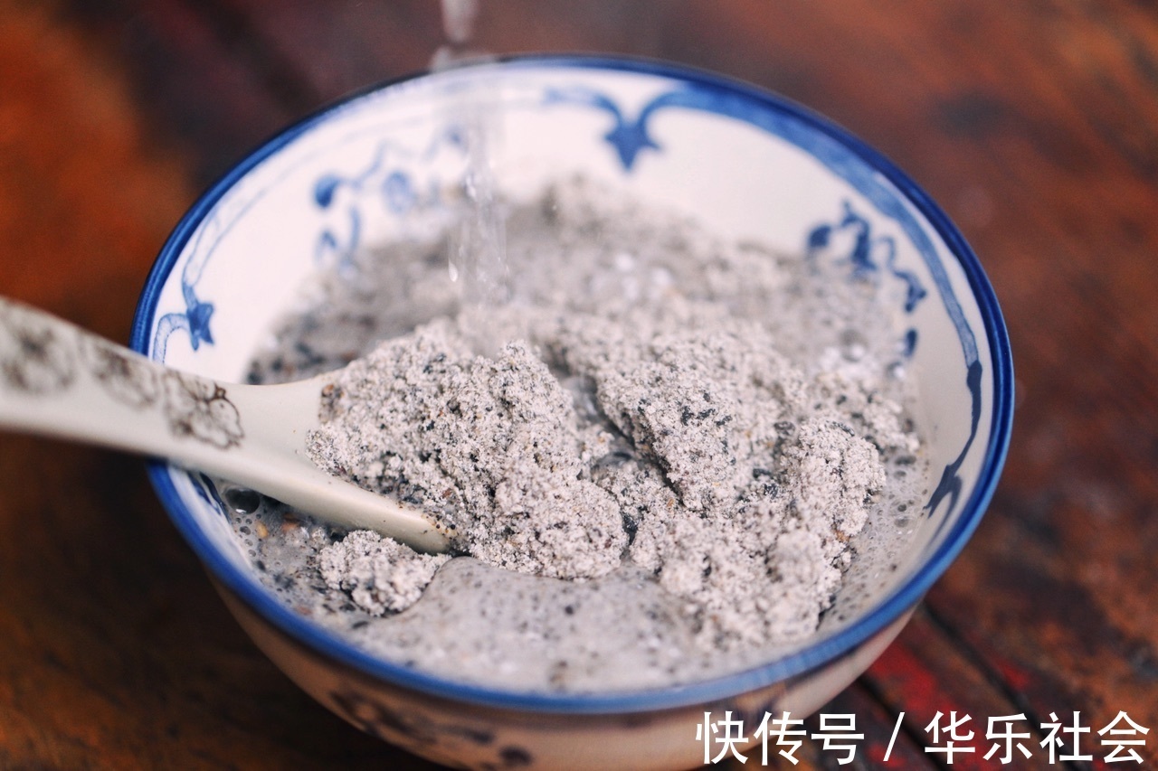 搅拌均匀|在家制作黑芝麻糊，味道香浓，营养健康