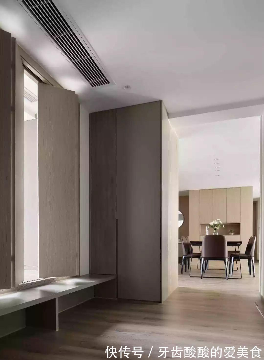 简约|150㎡现代简约,客厅太宽敞,装个矮墙电视墙,隔出一个办公房