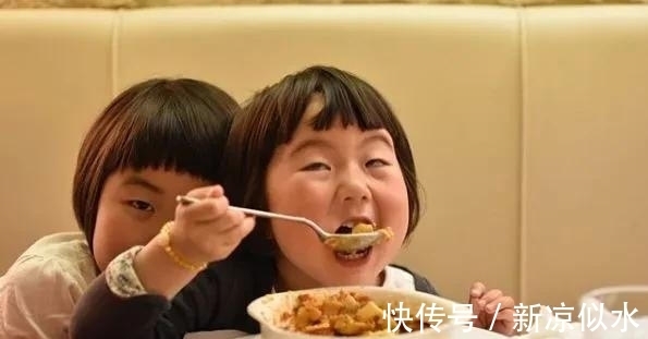 小m|人类幼崽有多可爱?这坑娃的妈给女儿拍了近千张“丑照”