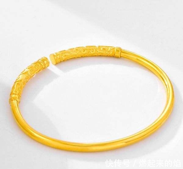 手链|简单洋气又百搭的“金饰”,戴上高级感满满,年轻人佩戴也很时髦