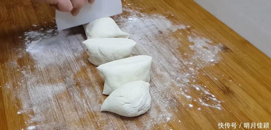 鸡蛋饼这样做太香了,教你懒人做法,鼓泡零失败,吃过就念念不忘