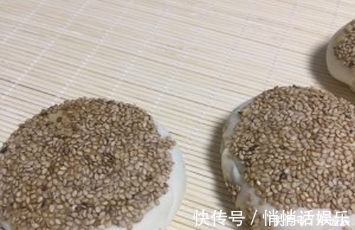 一斤面,一斤水,一碗芝麻,不用烤箱,不揉面,大人小孩都爱吃