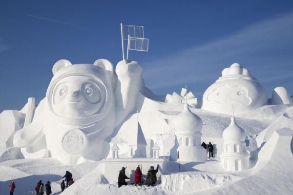 太阳岛|这个雪做的冰墩墩有30米高！