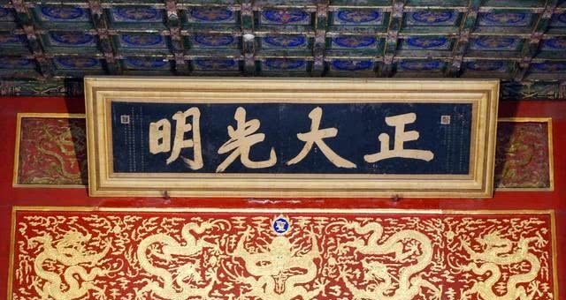 故宫中皇帝住的屋子是个什么样?寝宫里竟放了27张床!