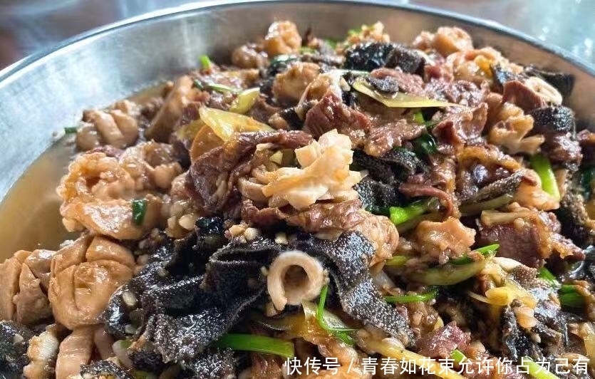 广西最霸气的牛杂大排档,一天卖几百斤牛杂,楼上楼下几百人同时吃