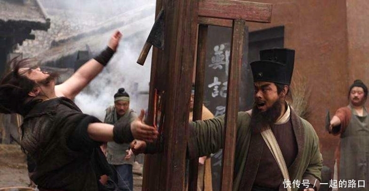 王宫|明朝军队冲进外国王宫，俘虏国王一家，现在他们对中国毕恭毕敬