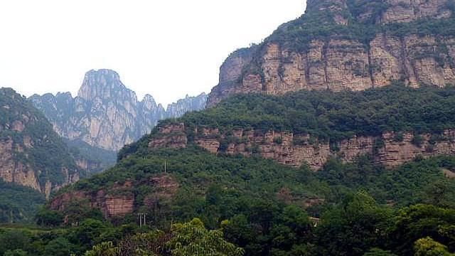 河南这“低调”的景区媲美九寨沟，瀑潭相连奇石林立，100多景点