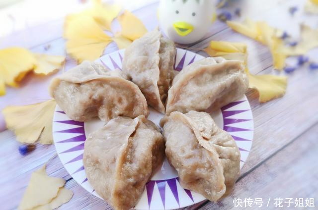 猪肉|东北不但有酸菜猪肉炖粉条,还有酸鲜够味的它,蒸一锅热乎又好吃