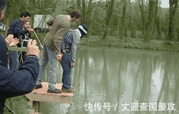 |搞笑GIF: 请原谅我不厚道的笑了 吃饭的时候最好不要看
