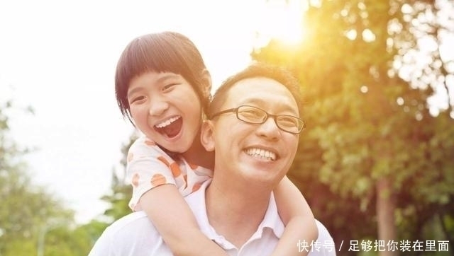 “最年轻婆婆”走红,新娘满脸委屈,亲家母尴尬,这是来抢风头的吧