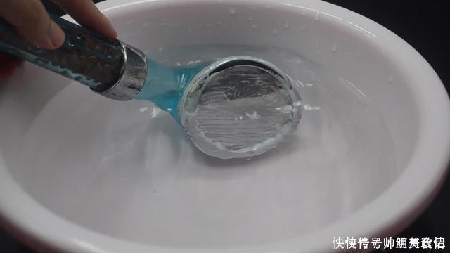 白醋|把牙膏抹到淋浴喷头上，一年省下不少钱，轻松解决亿万家庭困扰