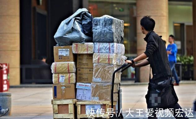 福音|圆通快递涨价了，派费上调0.1元，快递员福音来了，网友服务呢