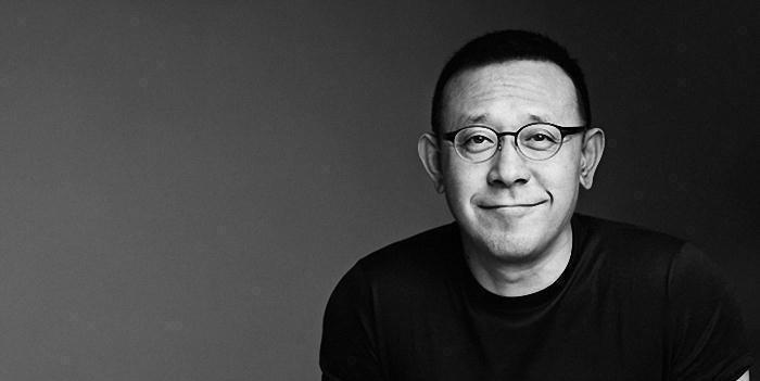 67岁刘晓庆穿白裙与56岁前男友姜文再次重逢,两人谈笑风生太抢镜