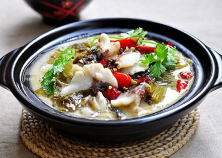 做酸菜鱼时，鱼片和酸菜怎么处理？教你正确做法，鱼片嫩滑味正宗
