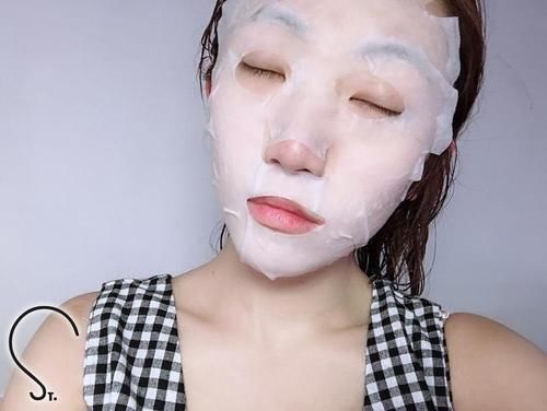 建议皮肤暗黄的女生常“湿敷”，坚持1个冬天，皮肤白1个度不止