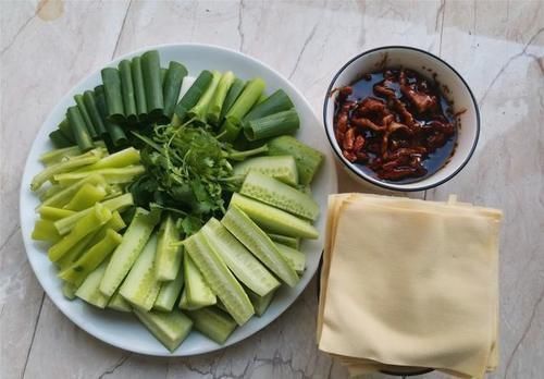 干豆腐|周末,家里来客人,做了一桌家常下酒菜,东北人看了肯定会流口水