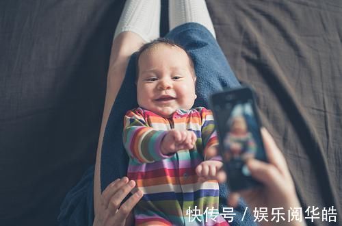 孩子|两个月宝宝就能交流？连医生都被萌化了，别忽略娃的感知能力