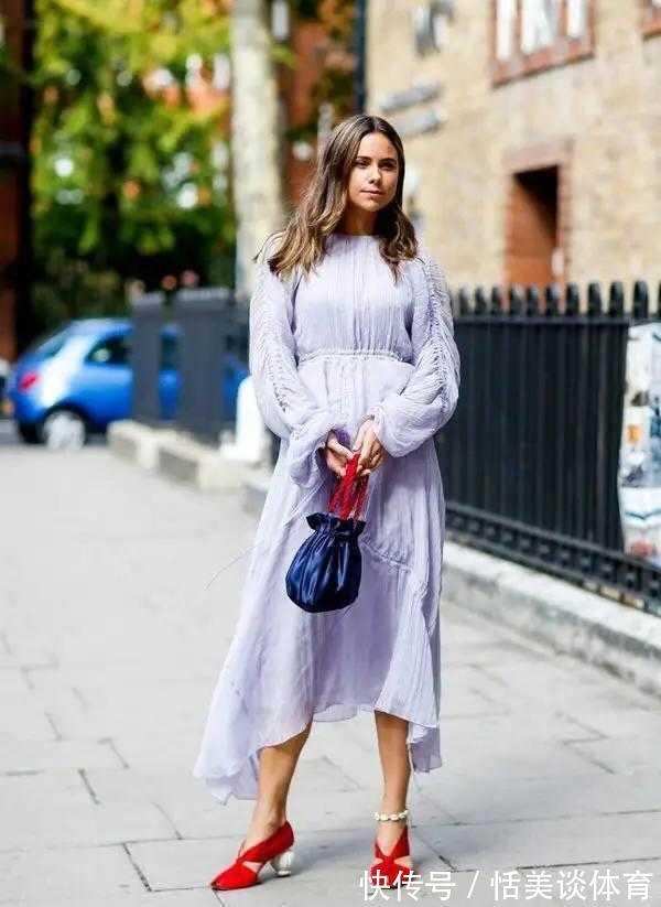 亮色系|邓文迪越老越“作妖”,穿柠檬黄连衣裙配冲天辫,芭比粉唇太抢镜