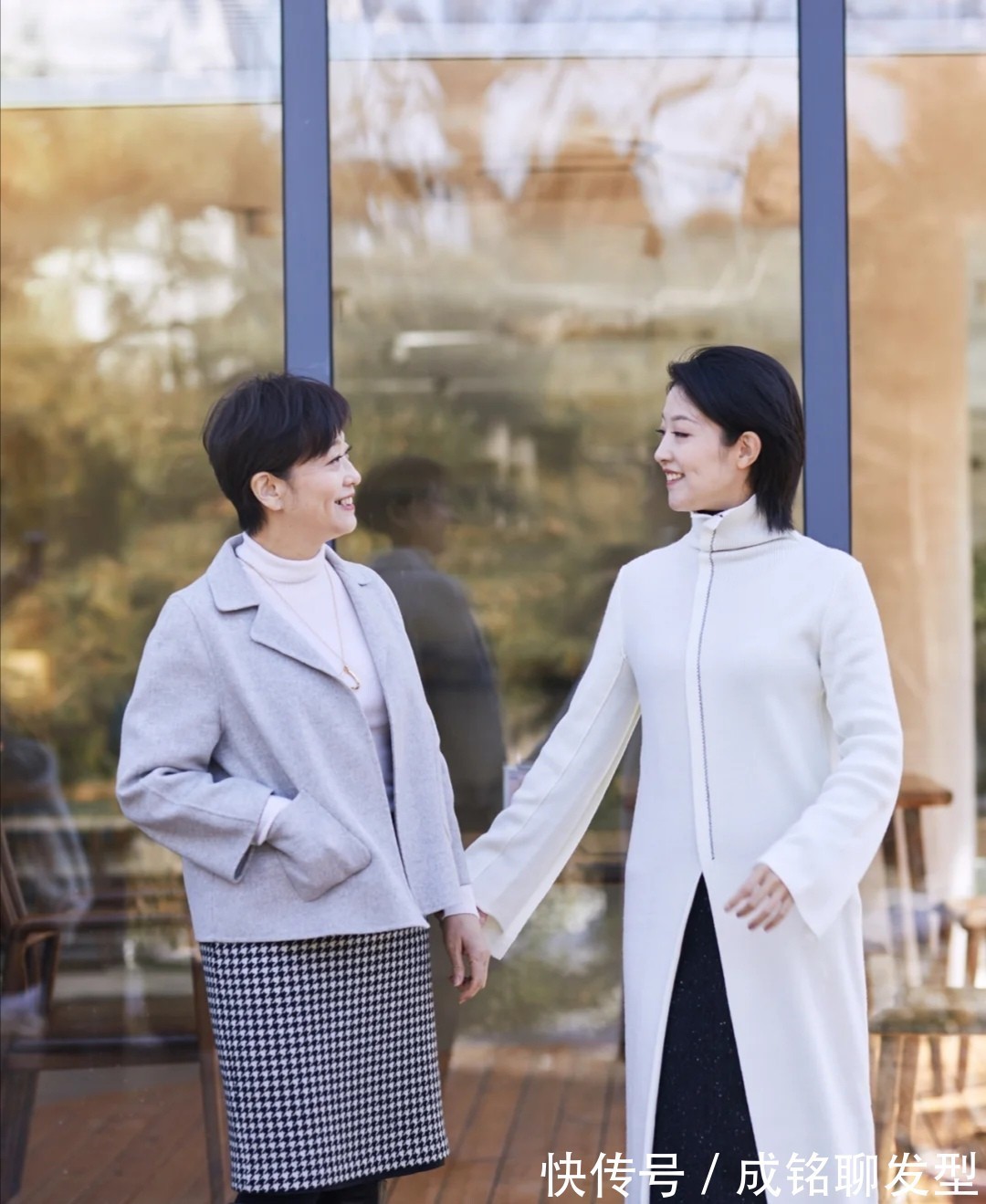 格纹|会打扮的女人不会显老!学学这几种时髦冬装搭配,时尚减龄又高级