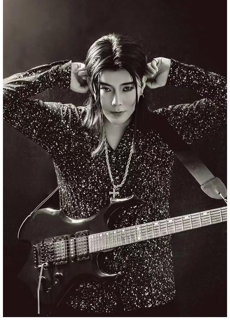 女搖滾歌手戎琦強勢回歸 首發(fā)傷感情歌EP單曲《假象》