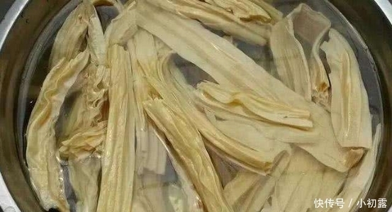 腐竹最好别“直接加水”泡发!总有人做错,导致腐竹软硬不一致
