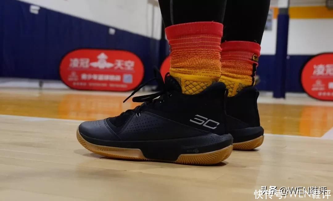 除了缓震全是顶级！这档位还有比3zero4更香的后卫鞋吗？