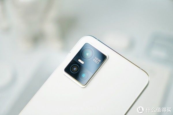 同款|蔡徐坤同款vivo S10 Pro首发评测：最强自拍+1亿像素，双面都好玩