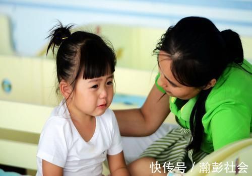 咬指甲|孩子咬指甲的毛病可能不是缺营养,两种心理诱因,家长需自查