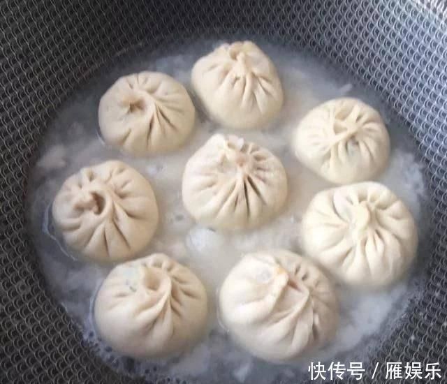 底脆皮软馅香的三鲜水煎包,这么做才好吃