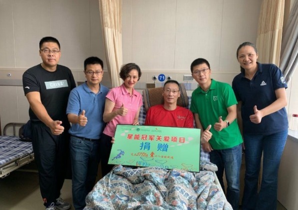 护理人员|男排国手因病瘫痪卧床两年,父亲去世妻子改嫁,母亲每日以泪洗面