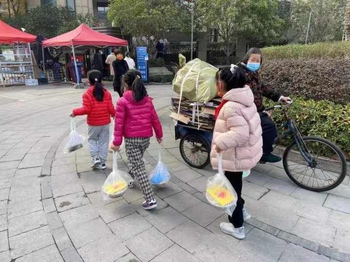 杭州市永正实验学校|杭城小学生自制冬腌菜，感恩社区工作人员及医务工作者