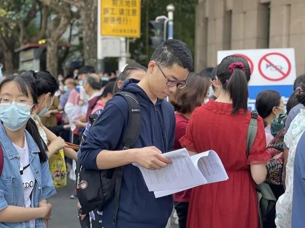 南通大学|考生开始进入考场，为你们加油！