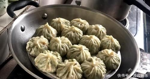 教你用饺子皮来做三种馅料的包子,做法简单,两口一个,真香