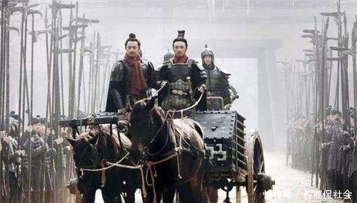 将军去世后立碑:此地无金无银,别挖!百年后盗墓贼打开当场愣住