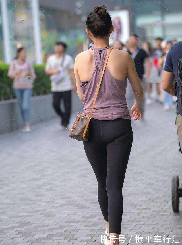 tips 靓丽闪耀的打底裤穿出别样风采,穿出时尚个性与风格,清纯自然