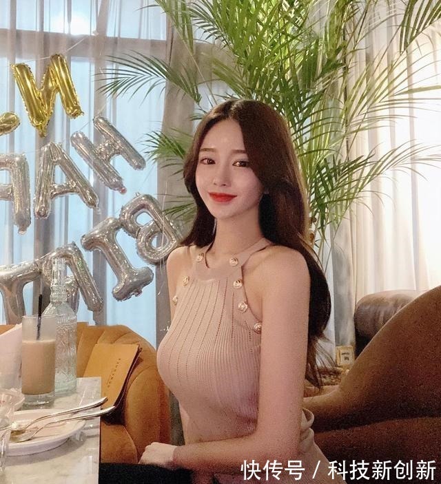 短裤 柔和的针织衫与短裤搭配,走在街上足够地吸引目光!