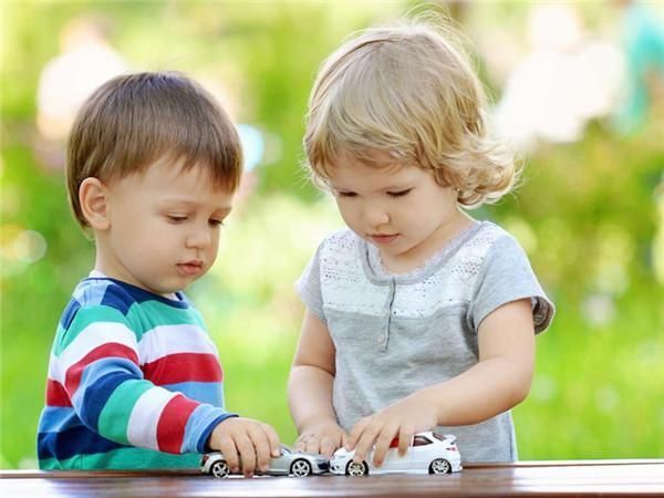 心理健康|孕妇生下罕见“双头婴”,众人都来围观,专家的话却令人担忧