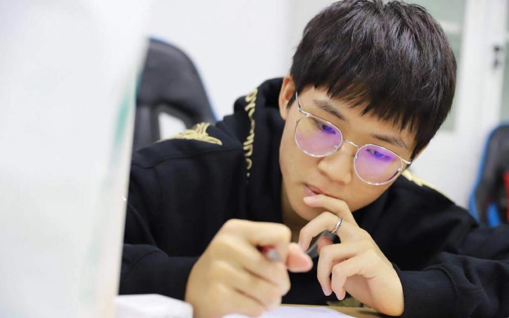 AG超玩会|KPL：最佳中路即将评选，笑影才是最配的那一个？操作心态样样行