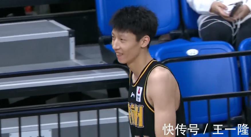黑马|4分险胜!CBA大黑马掀翻第2,连灭4大豪强太狠,神射狂飙9记三分
