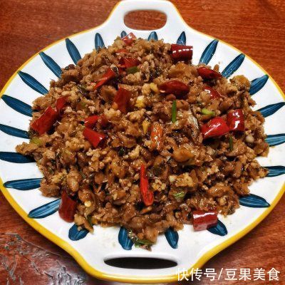 色香味俱全，米饭配外婆菜炒肉沫，下饭绝杀
