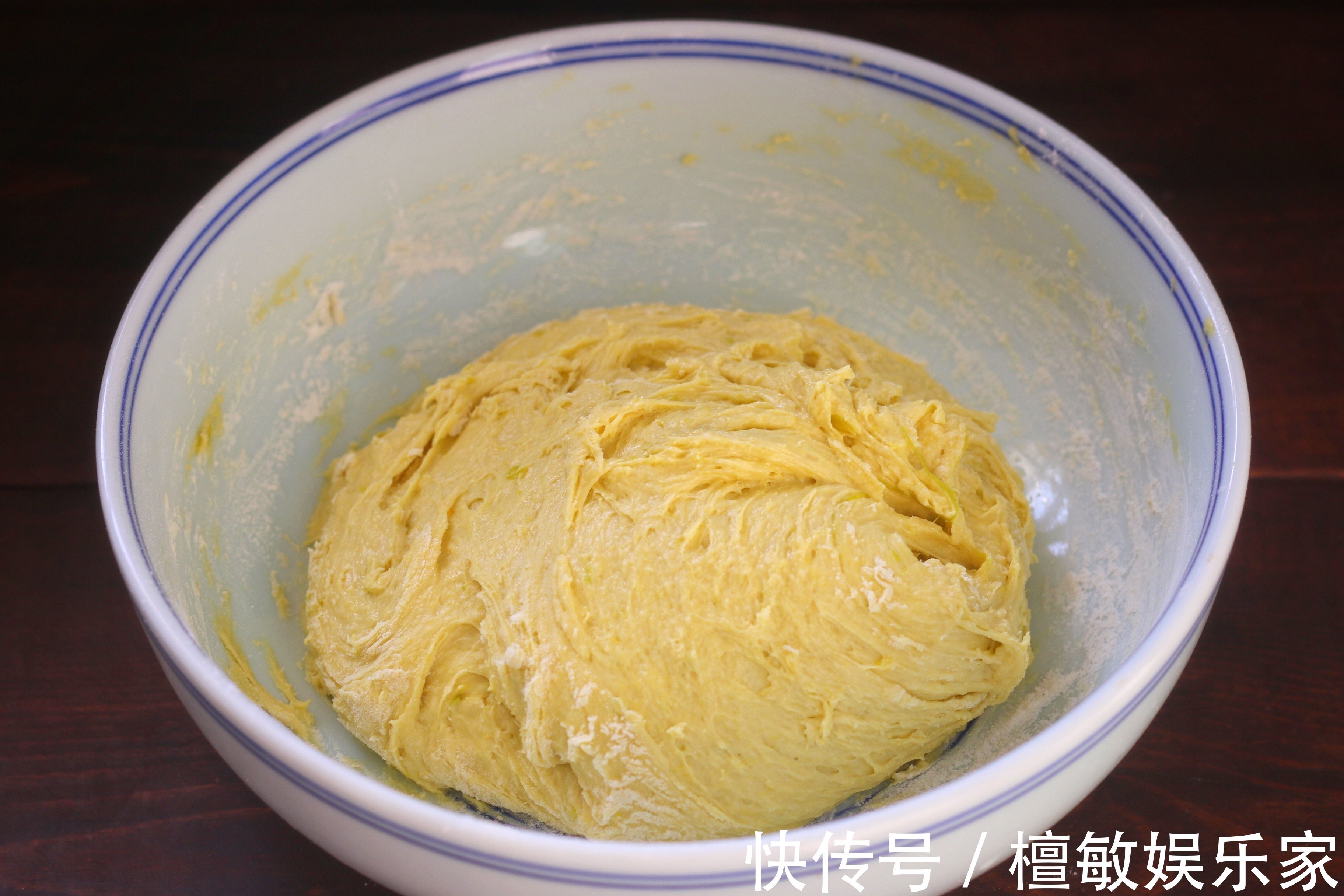 南瓜季|用南瓜做饼,又软又香甜,如果不制止,孩子会拿起第三个第四个